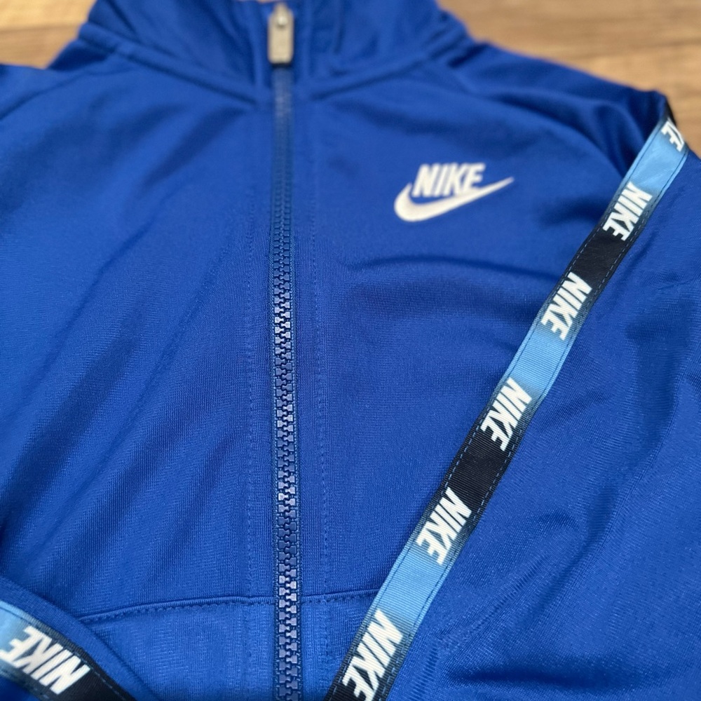 Nike light jacket, size 7